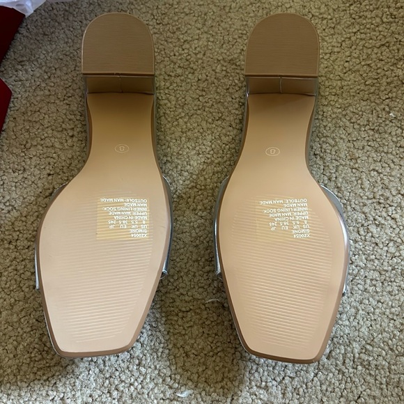 Silver Heels - Picture 4 of 4